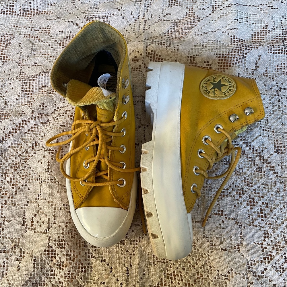 CONVERSE High Top Platforms Sneakers in Mustard